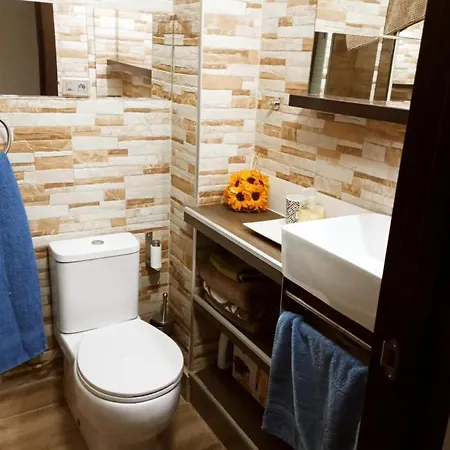 Precioso Apartamento 3 Habitaciones. Con Patio.