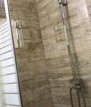 Precioso 3 Habitaciones. Con Patio. Камас